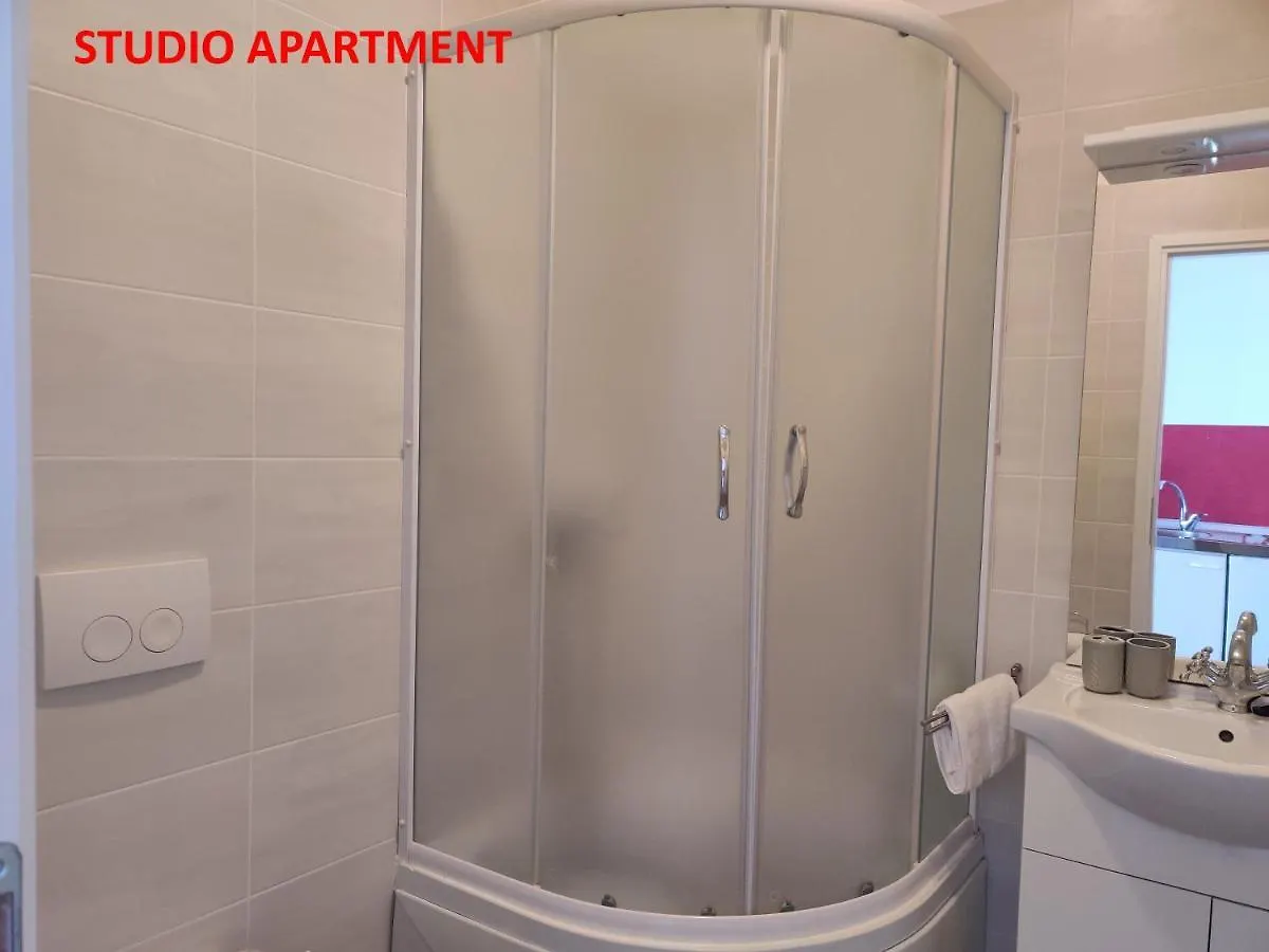 Apartments Miraflor, City Center ツリクヴェニツァ 0*,