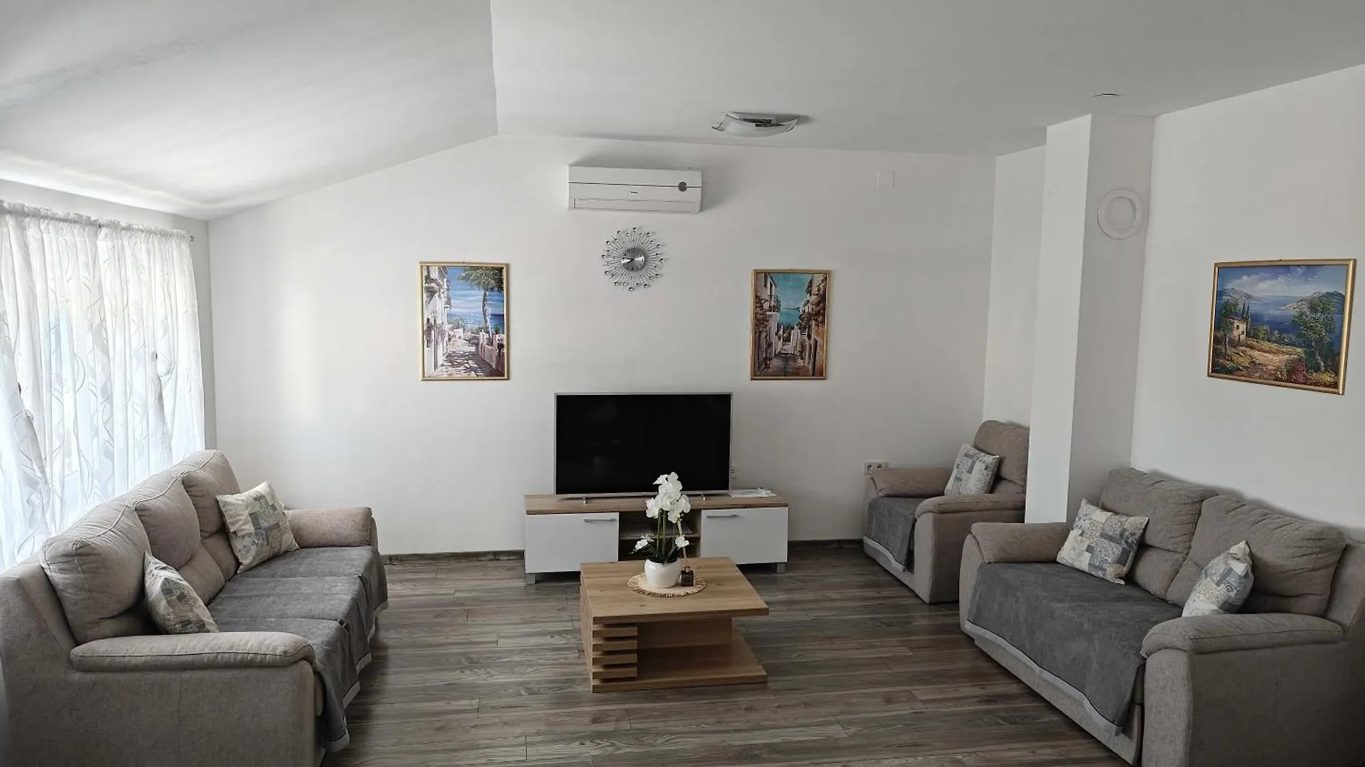 Apartments Miraflor, City Center ツリクヴェニツァ